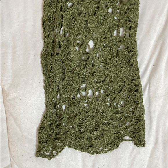 Cider Moss Olive Green Crochet Floral Blouse - Picture 5 of 6